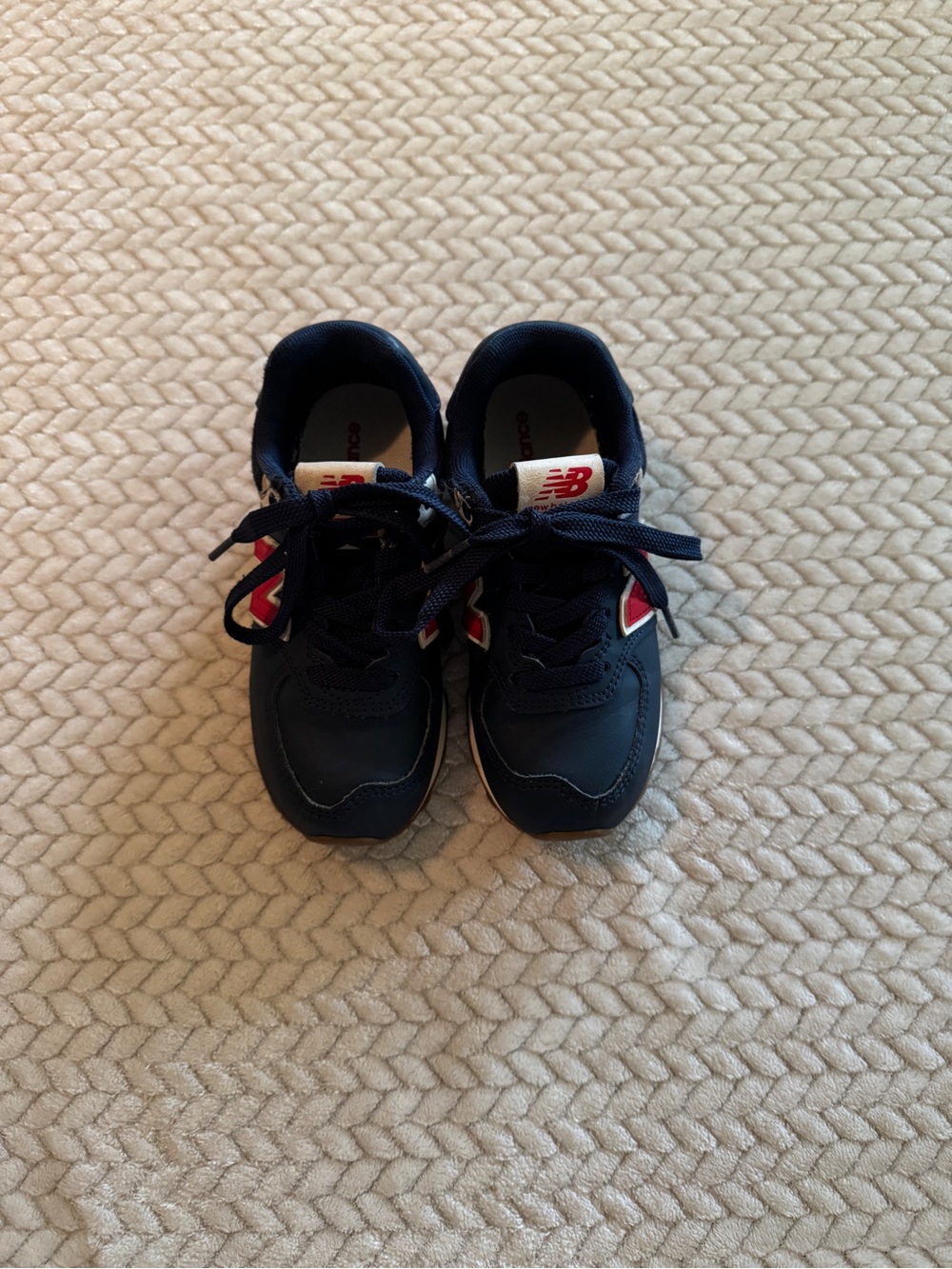 New Balance 574 Kids Navy with Red Accent Athletic Sneakers Size 11‎